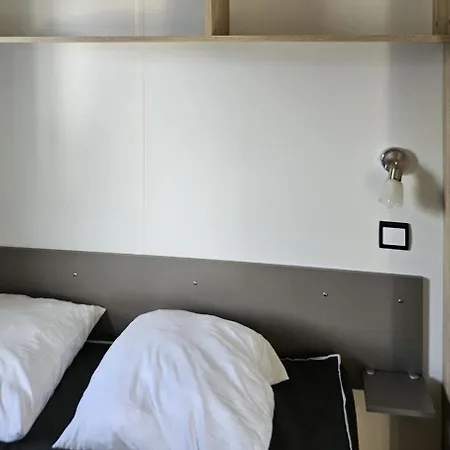 Apartment La 4 Etoiles A Emplacement E07 3ch 1sdb 6 Personnes